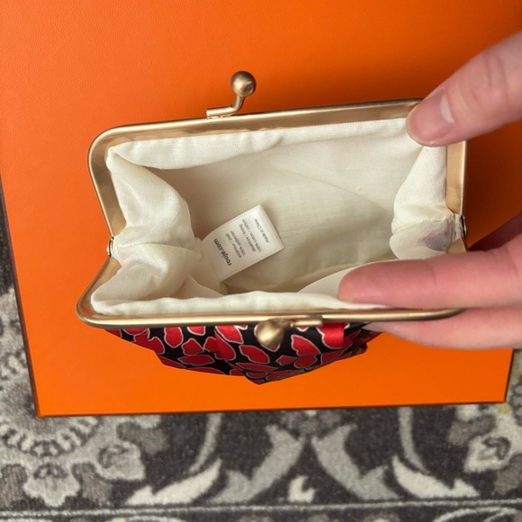 Rouje Red and Black Retro Makeup Pouch/ Clutch - Picture 4 of 6